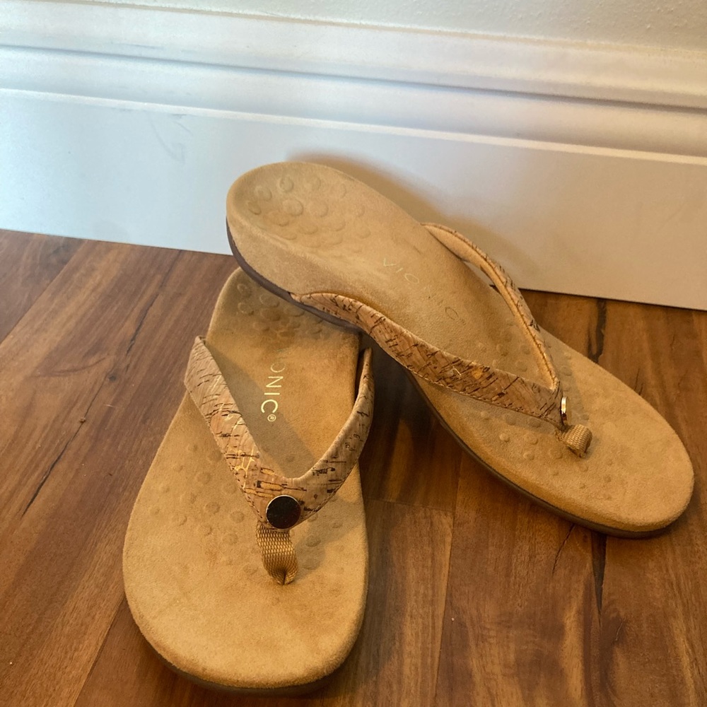 Vionic Wide Width High Arch Size 8 Cork Sandal